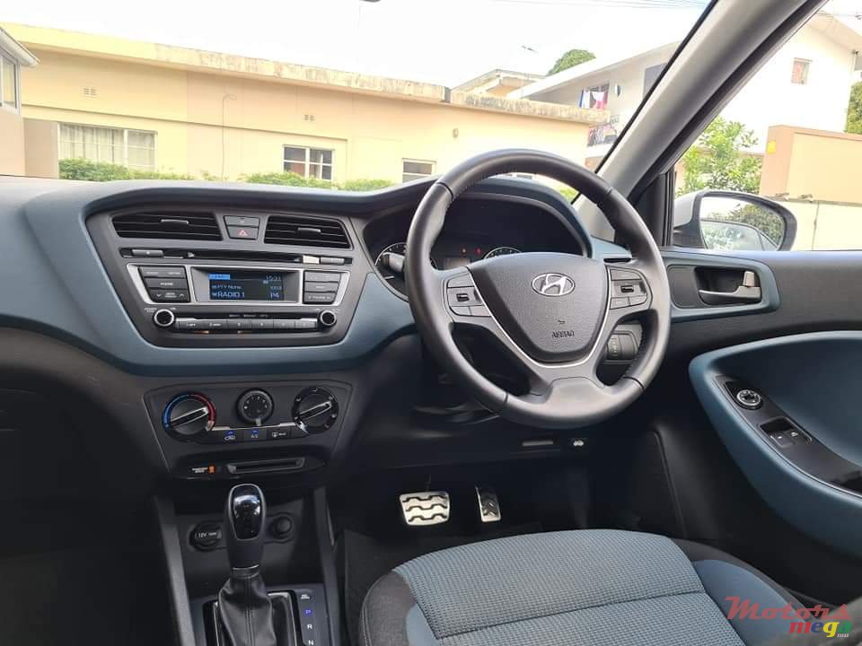 2017' Hyundai i20 Cross automatic photo #4