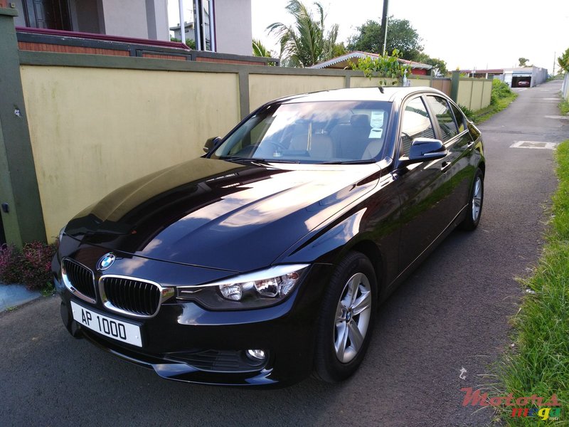2012' BMW 3 Series Sedan photo #7