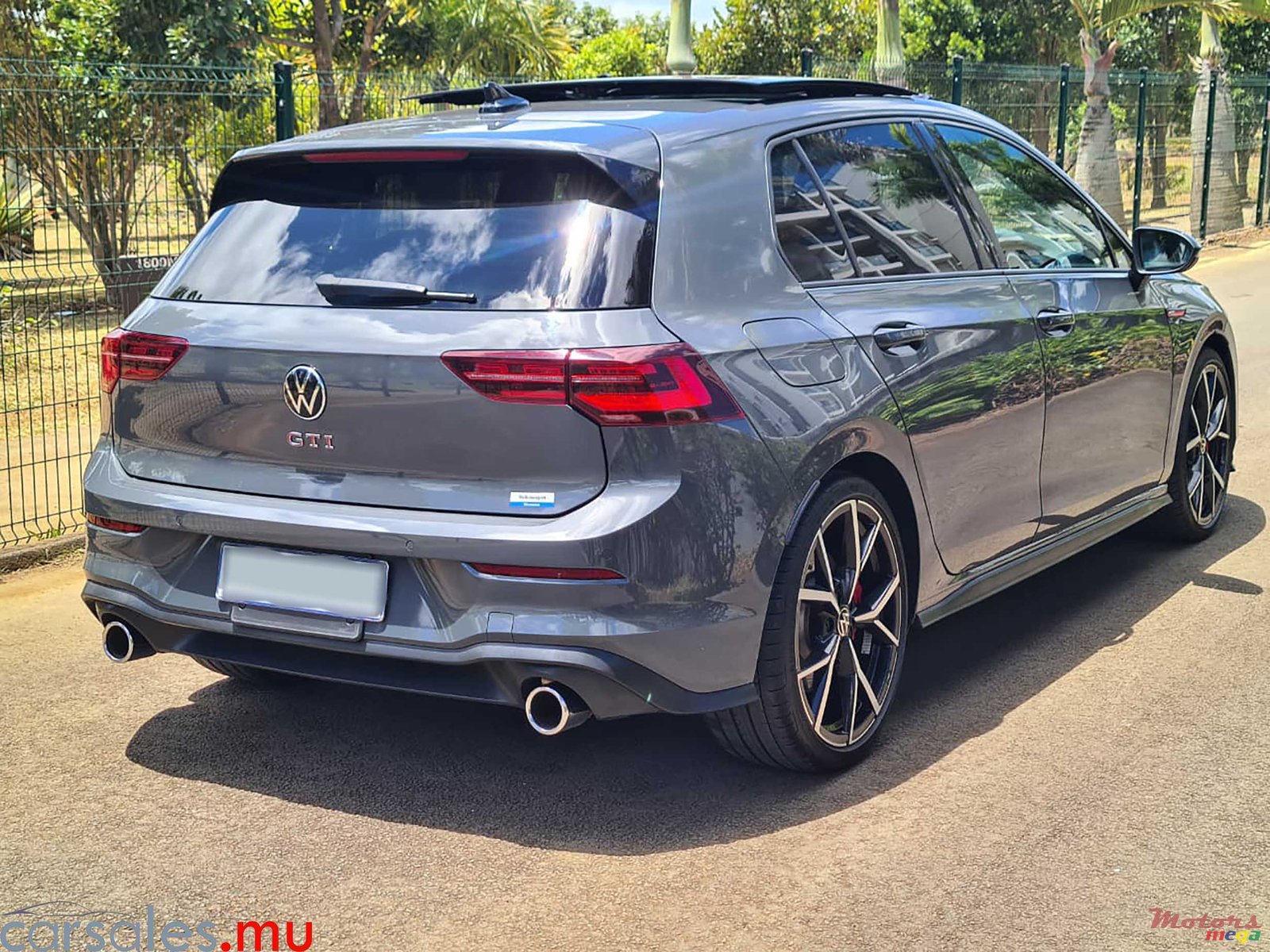 2022' Volkswagen Golf GTI 2.0 TSI photo #4