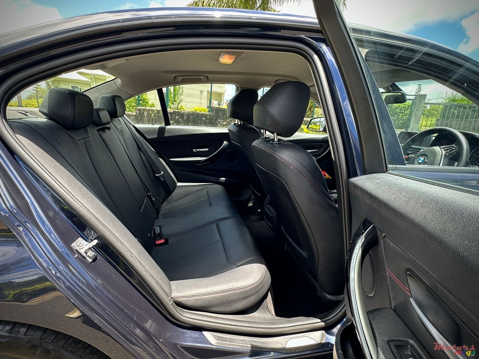 2013' BMW 316i photo #7