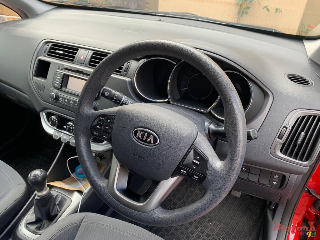 2011' Kia Rio photo #5