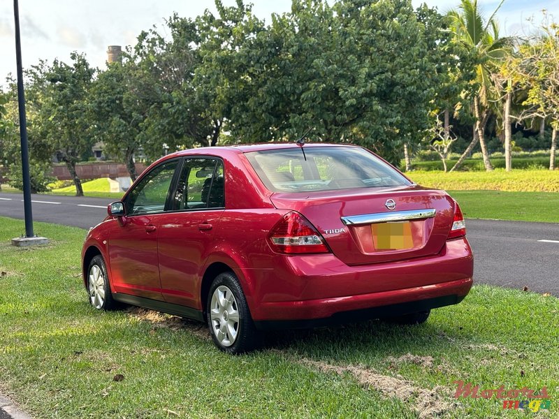 2010' Nissan Tiida photo #3