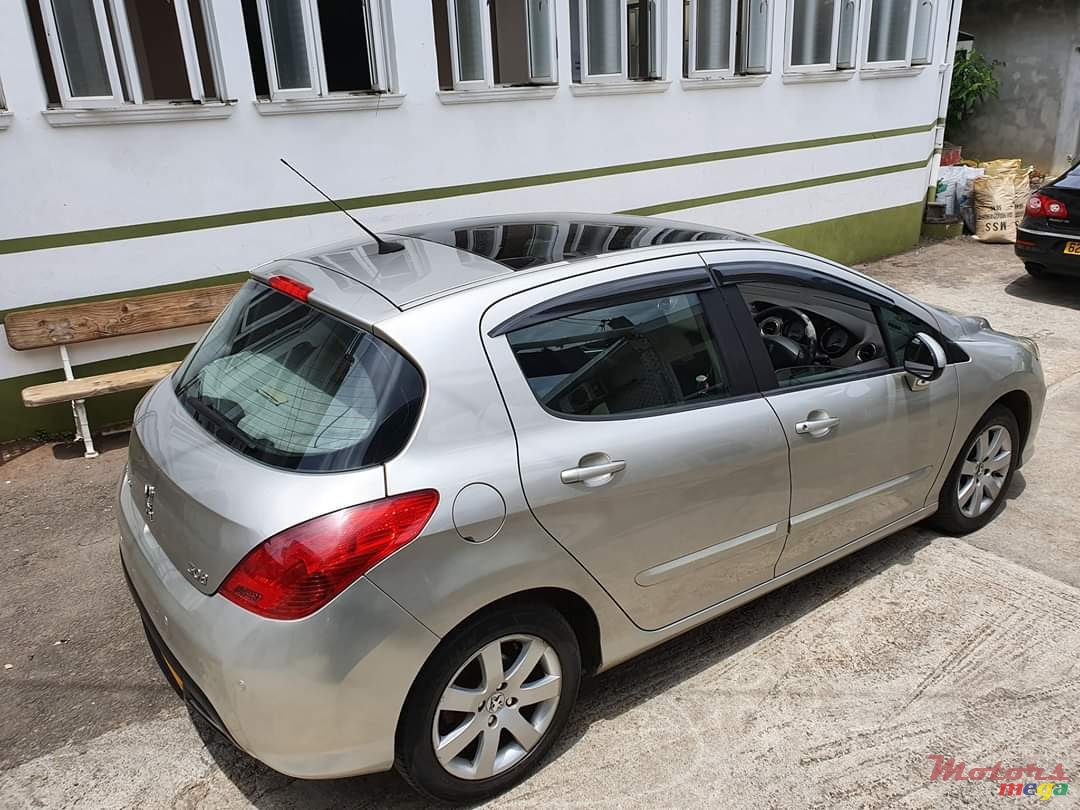 2010' Peugeot 308 photo #3