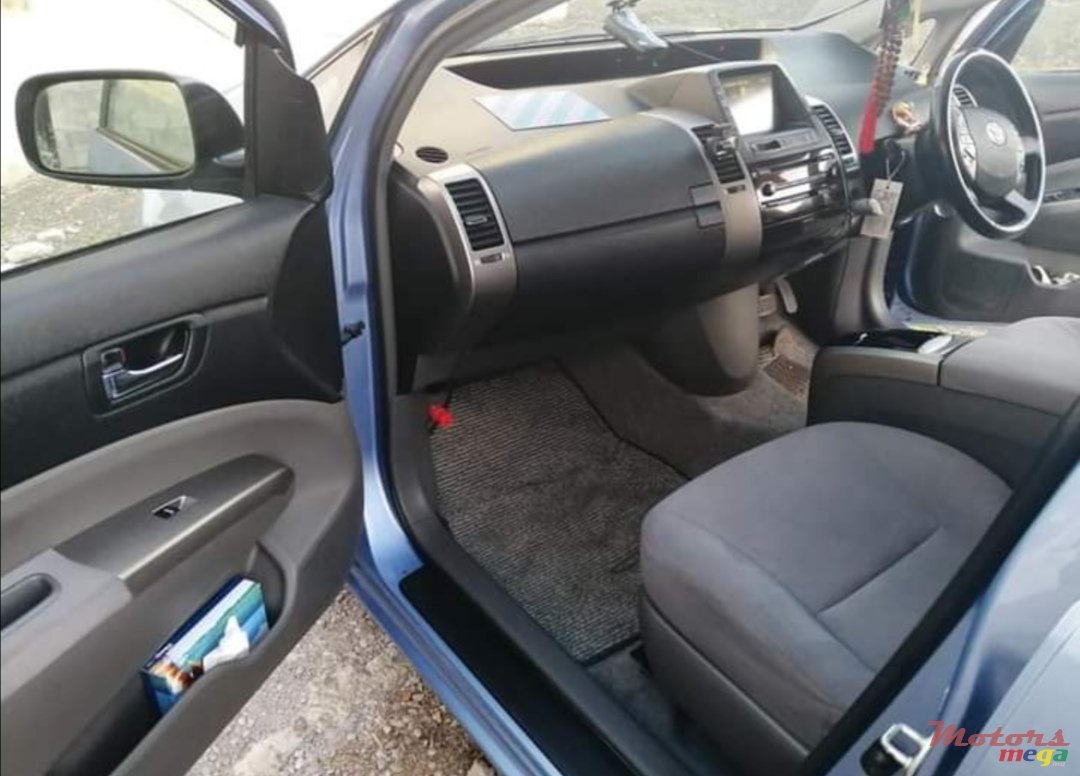 2009' Toyota Prius photo #3