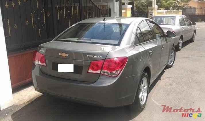 2010' Chevrolet Cruze photo #2