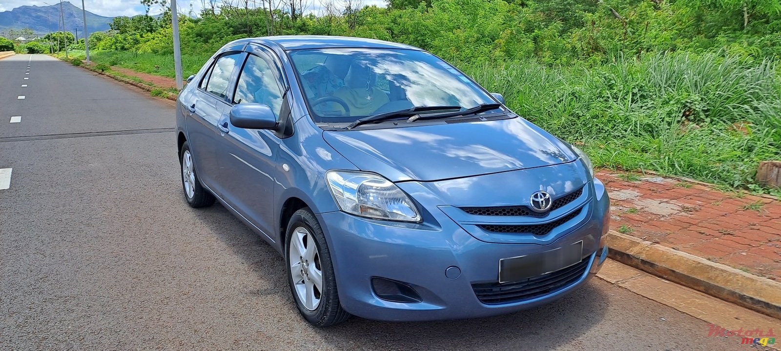 2007' Toyota Yaris photo #1