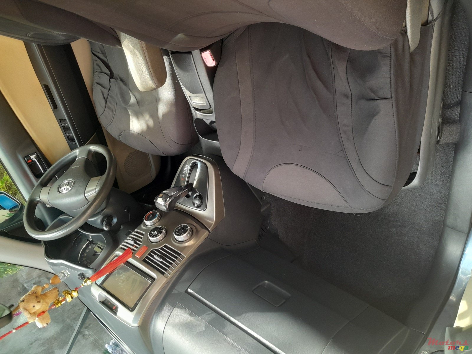 2011' Toyota photo #7