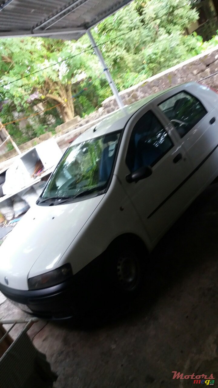 2001' Fiat Punto photo #1