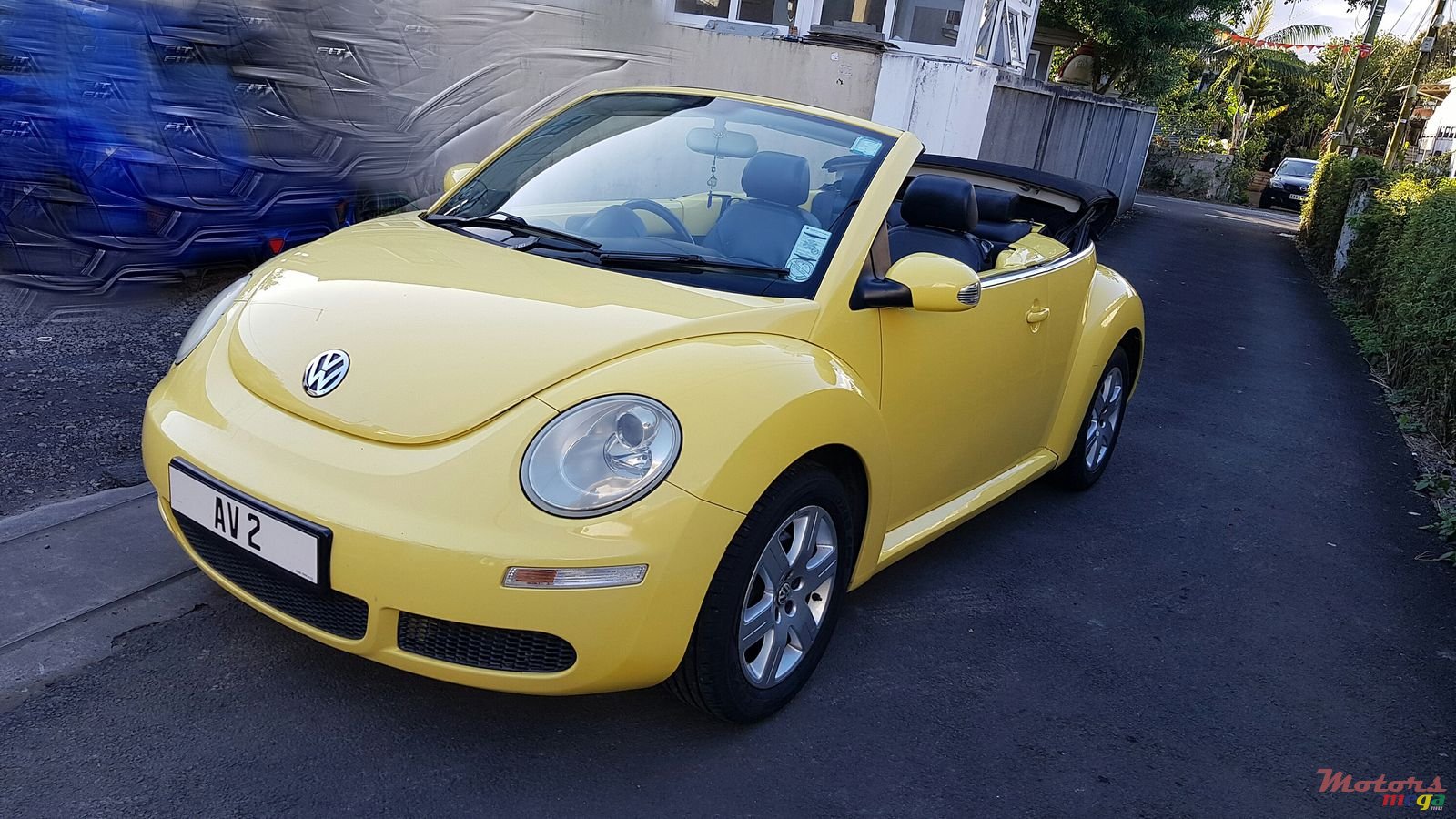 2009' Volkswagen Beetle Cabriolet photo #2
