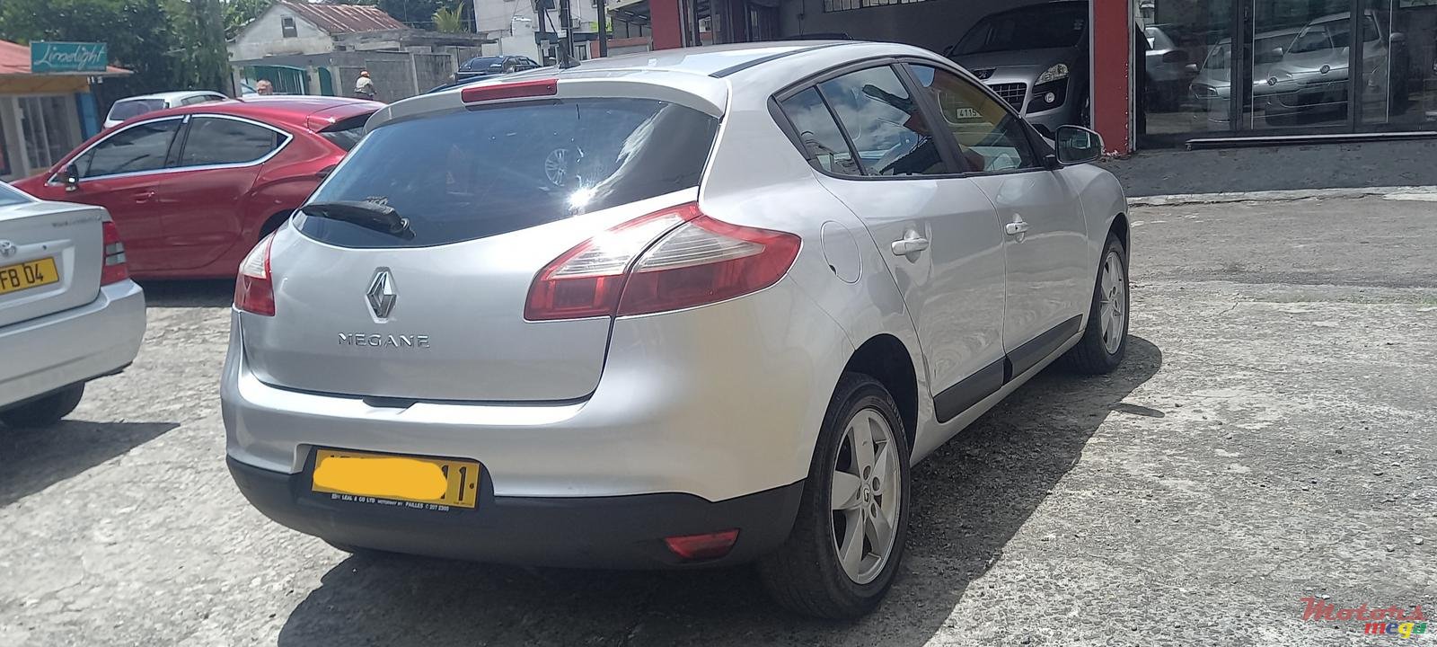 2011' Renault Megane photo #4