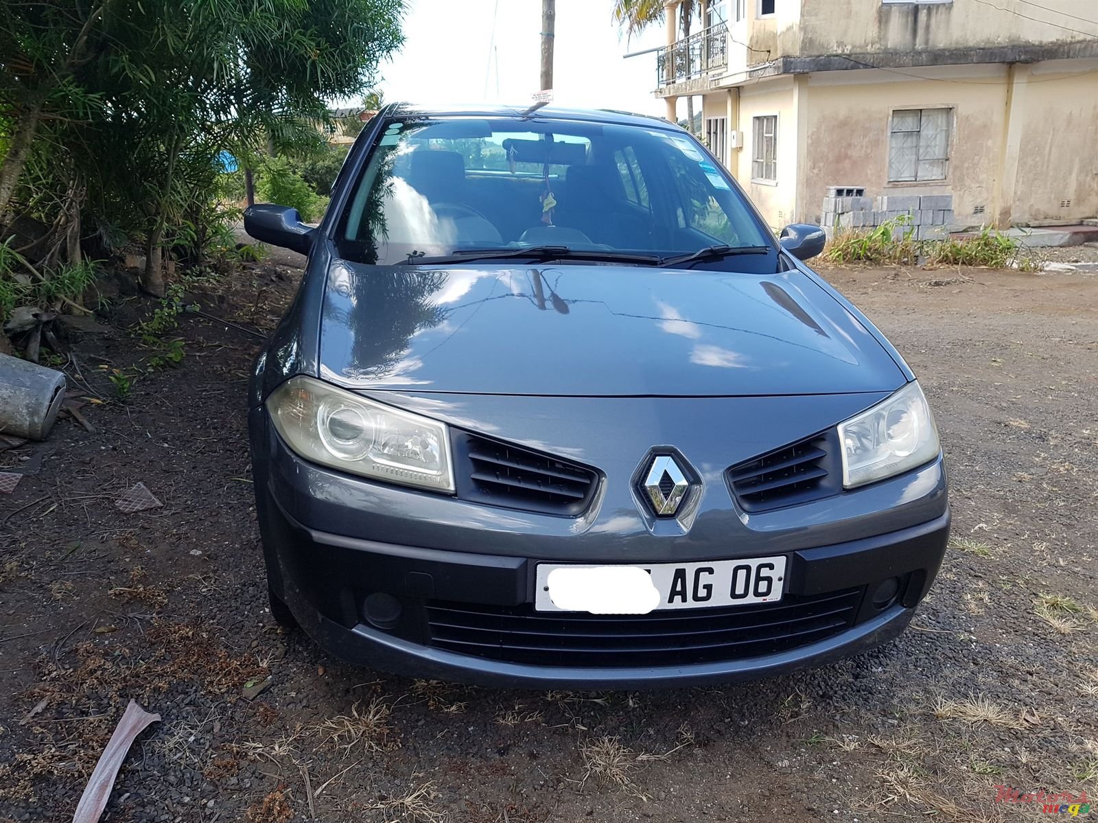 2006' Renault Megane photo #1