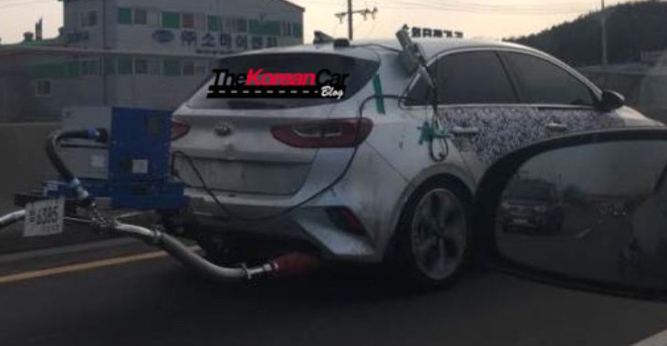 Third-gen 2018 Kia Cee’d’s rear exposed in South Korea