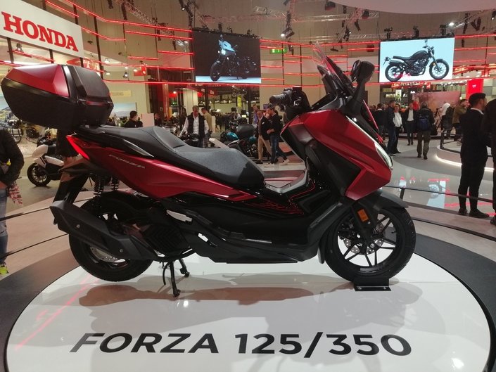 Salon De Milan 2022 : le scooter Honda Forza 125 évolue en douceur