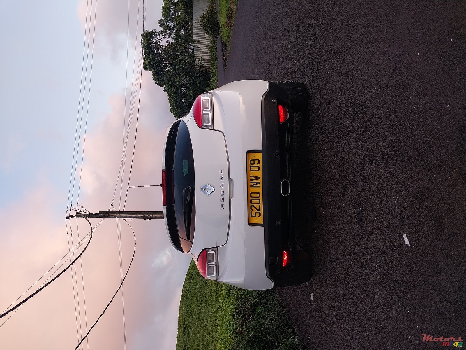 2009' Renault Megane RS photo #2