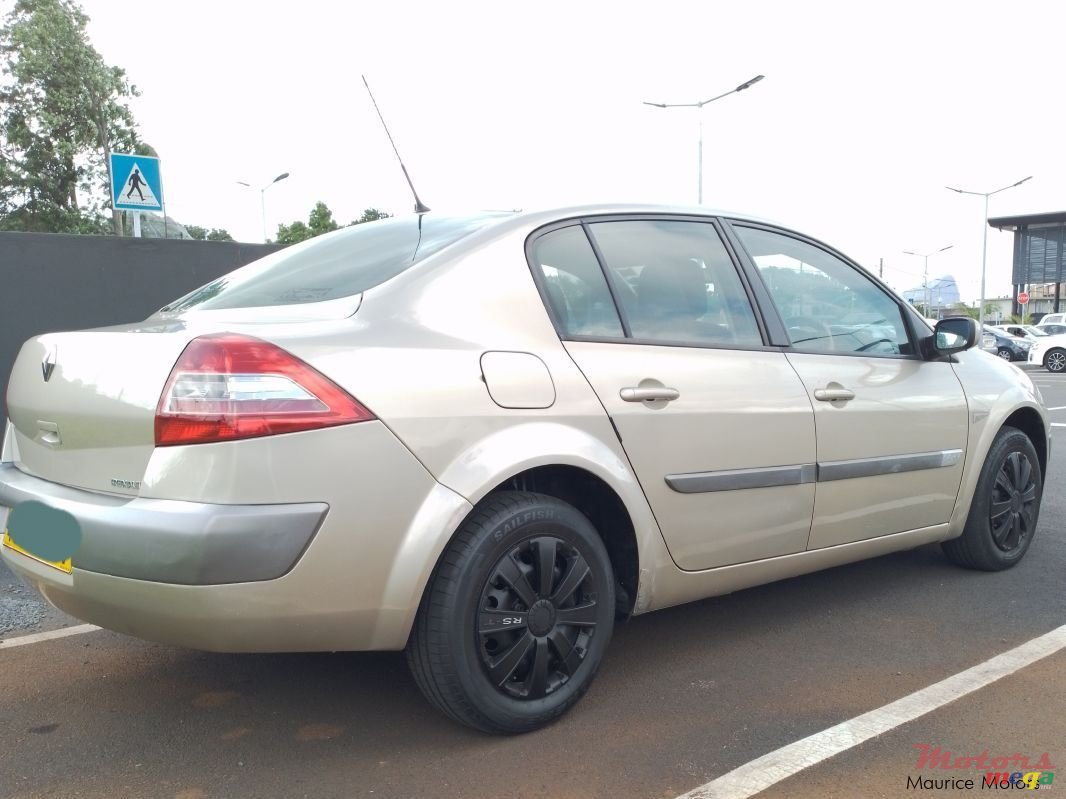 2007' Renault Megane photo #4