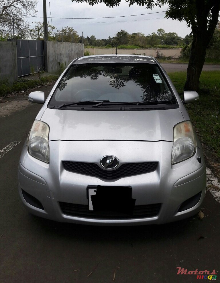 2009' Toyota Vitz photo #4