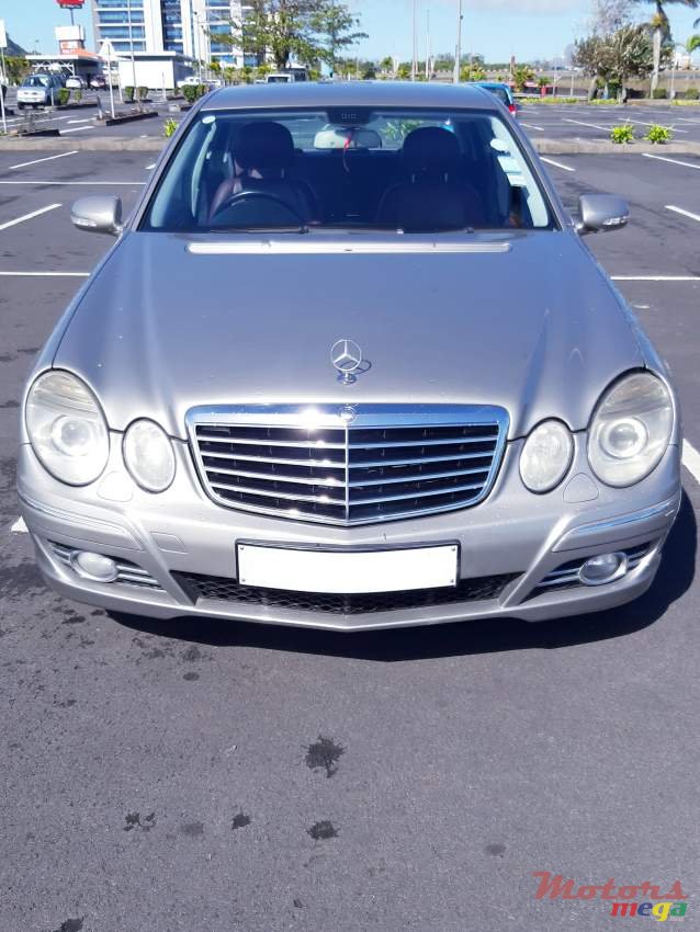 2008' Mercedes-Benz 200E photo #1