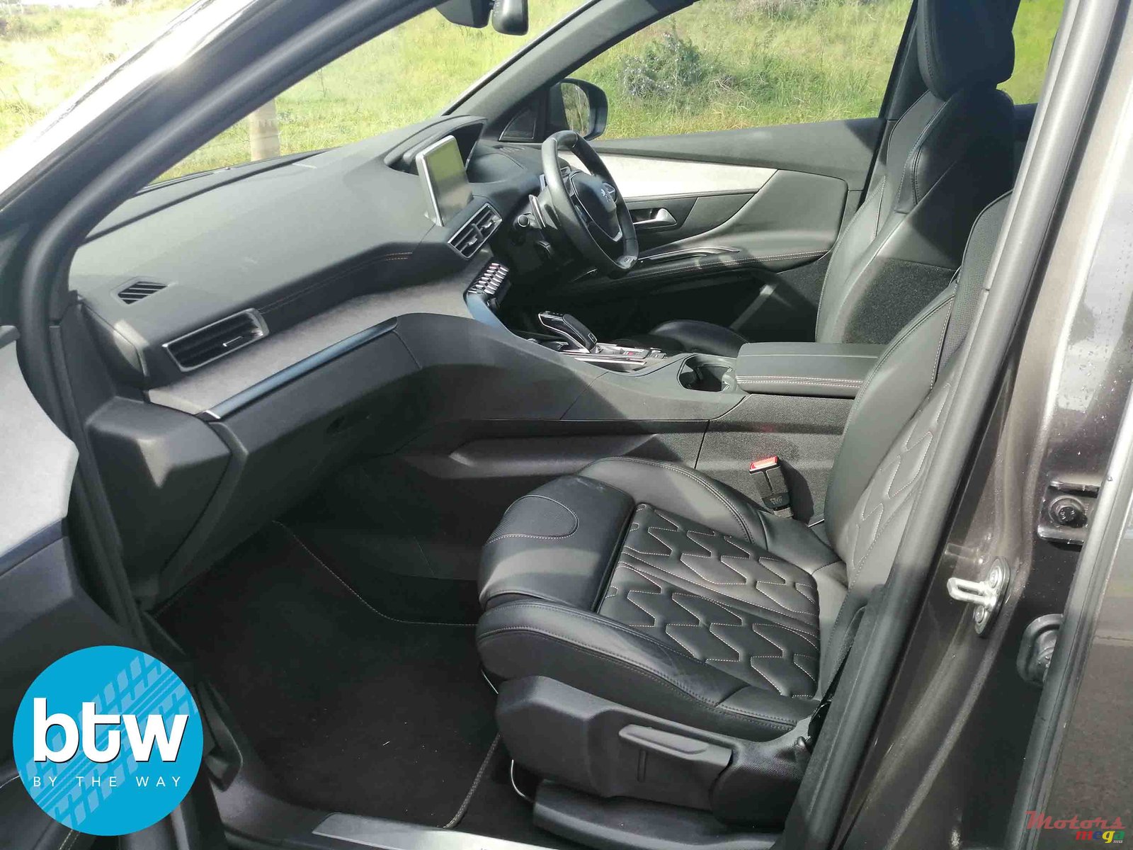 2019' Peugeot 3008 GT photo #3