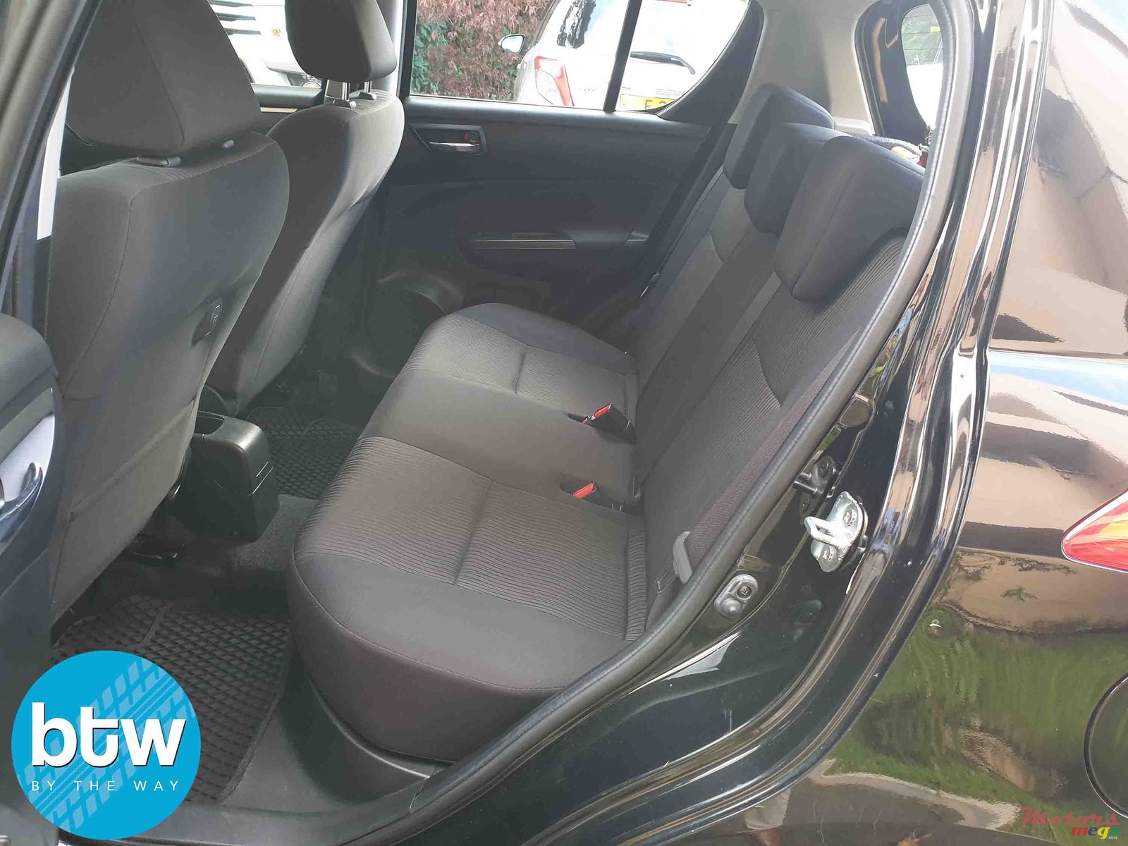 2011' Suzuki Swift Japan photo #3