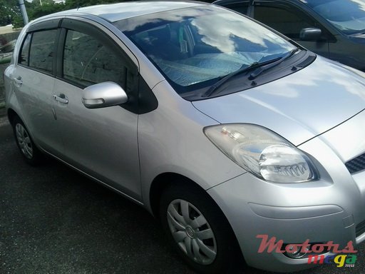 2010' Toyota Vitz photo #2