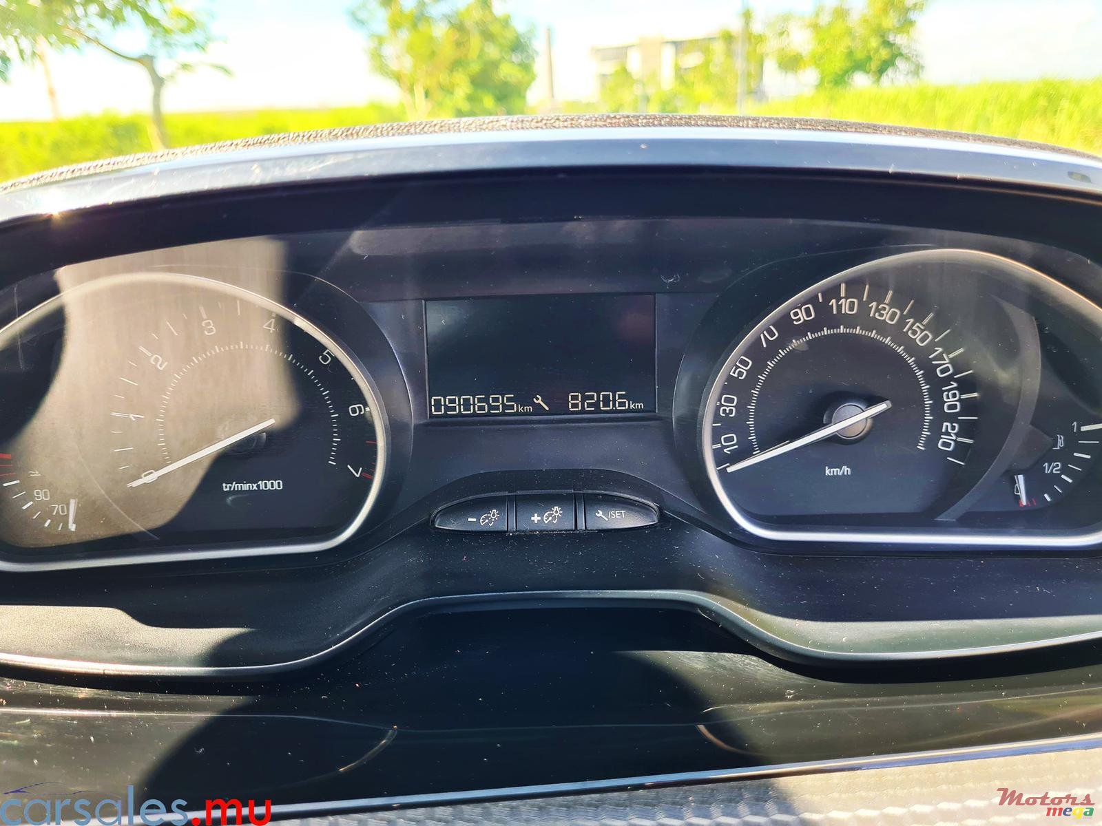 2018' Peugeot 2008 1.2 Hatchback photo #7