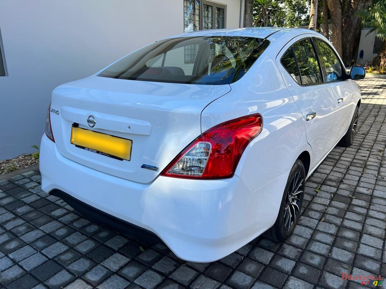 2015' Nissan Almera Latio (Japan) photo #4