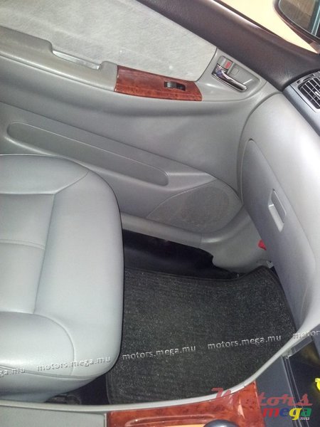 2000' Toyota photo #4