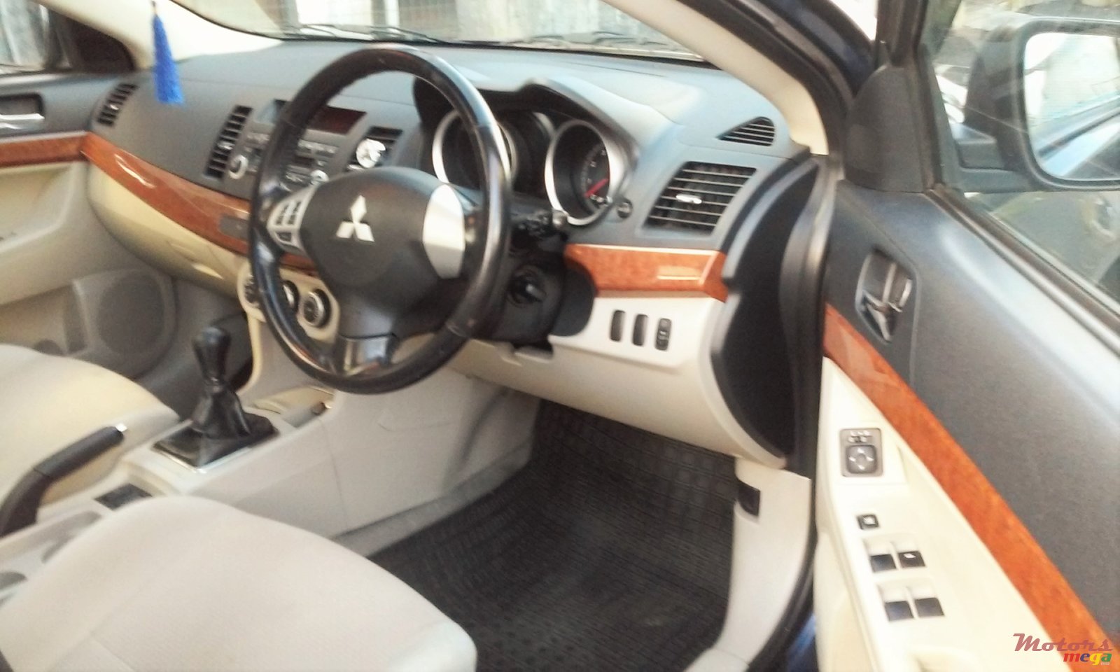 2009' Mitsubishi Lancer Ex 1.5 Full Executive photo #3