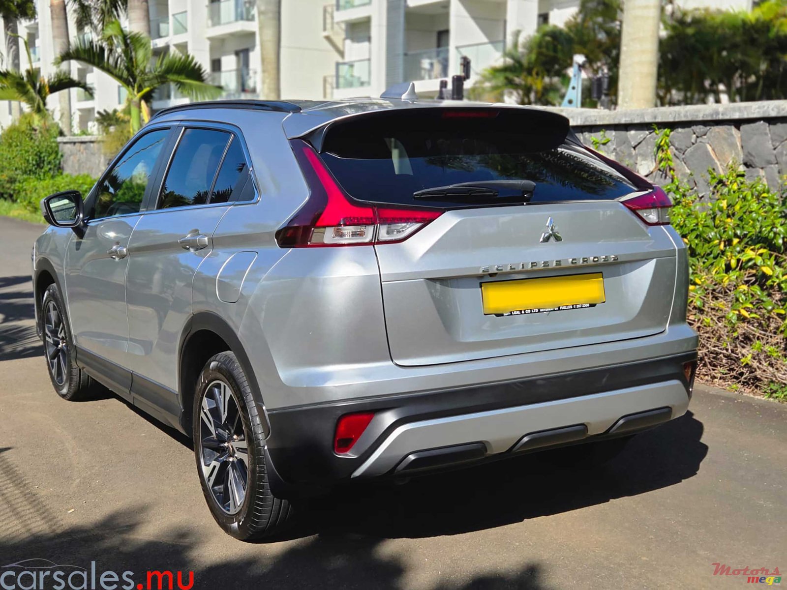 2022' Mitsubishi Eclipse Cross LE photo #3