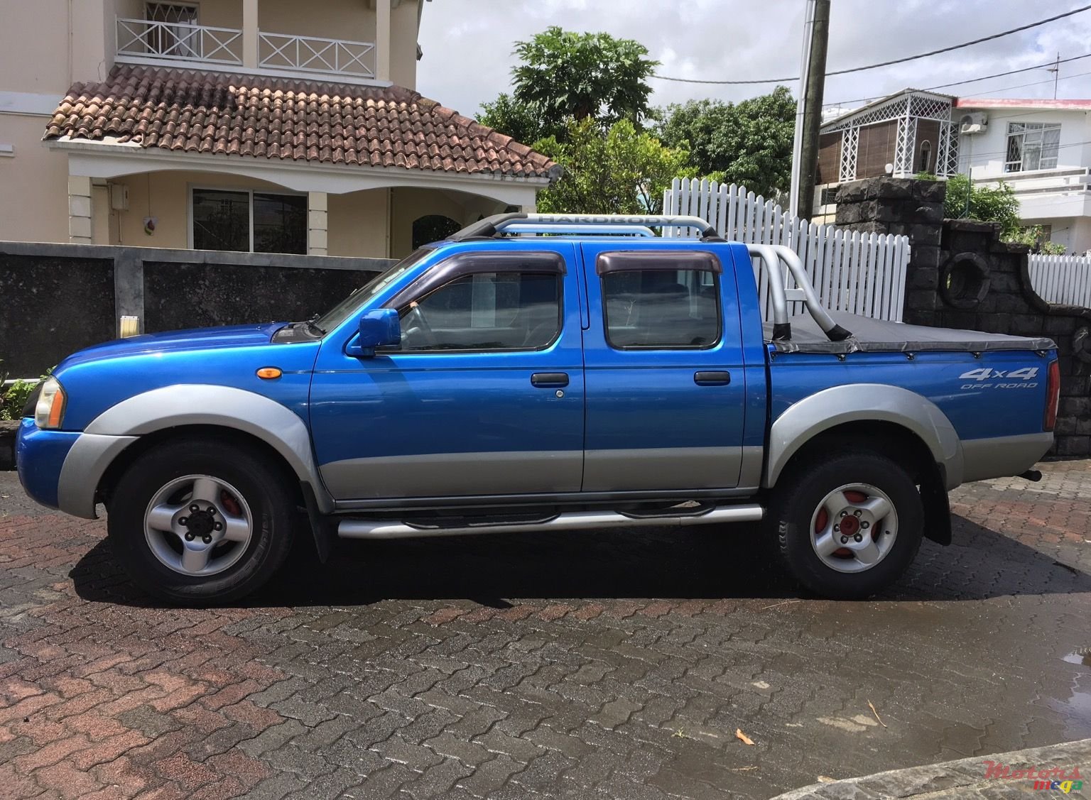 2003' Nissan Hardbody photo #1