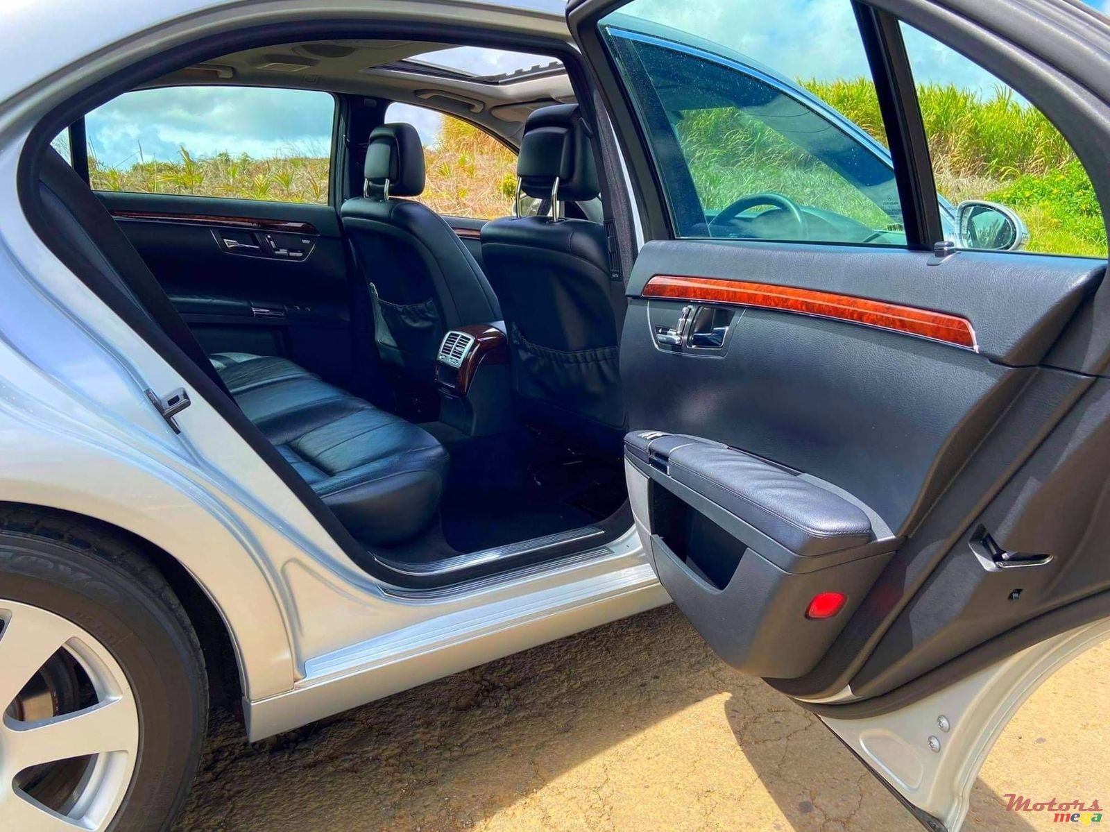 2009' Mercedes-Benz S 320 LWB photo #5