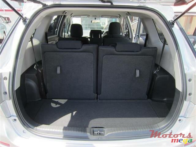 2011' Toyota Wish S photo #7