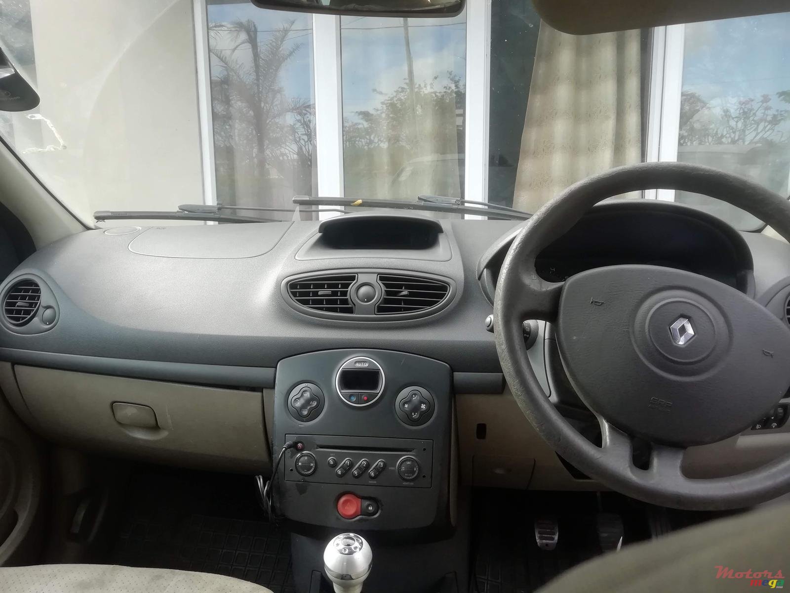 2007' Renault Clio photo #4