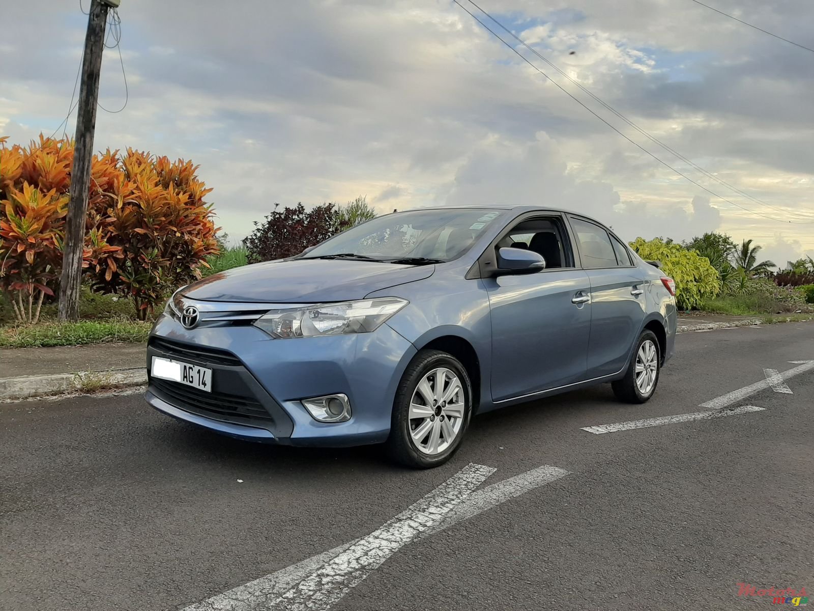 2014' Toyota Yaris photo #1