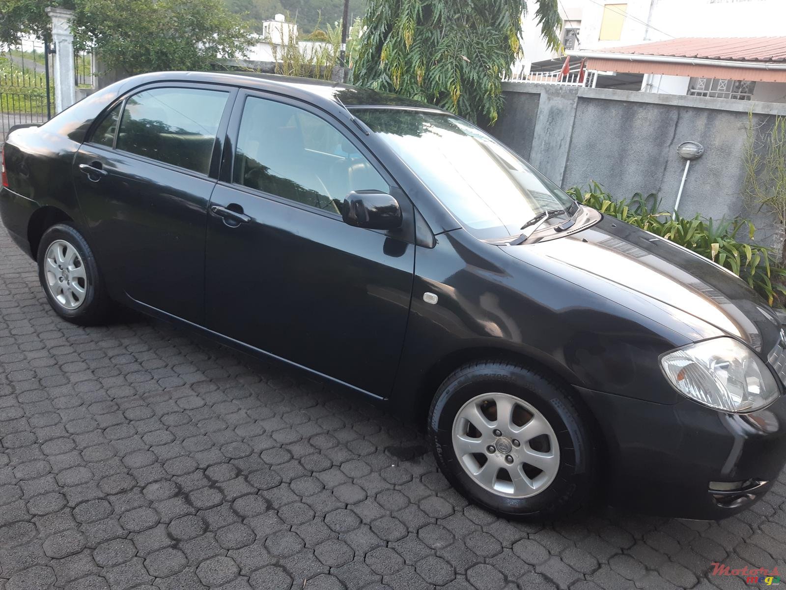 2003' Toyota Corolla NZE 121 photo #1