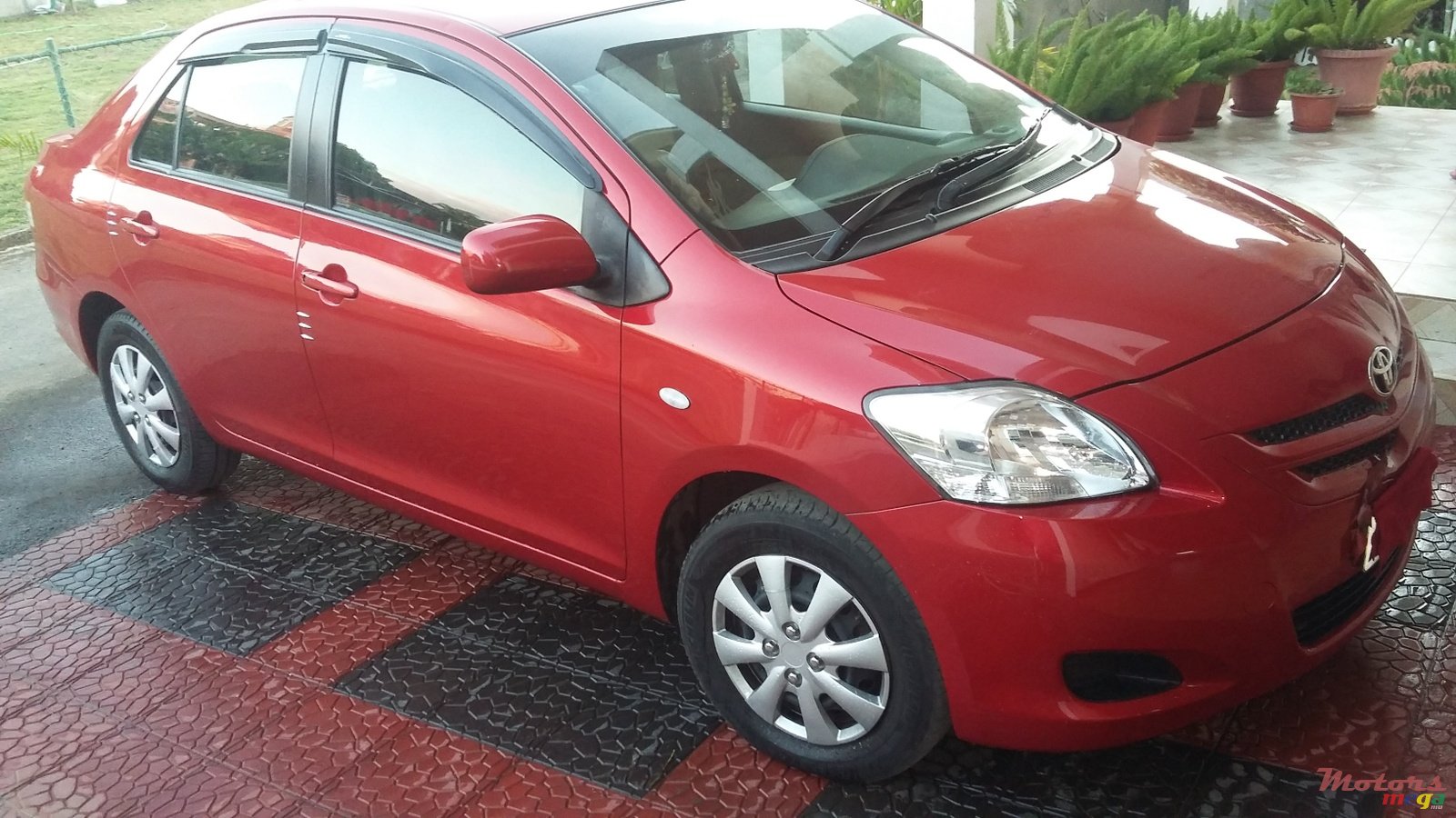 2006' Toyota Belta photo #1