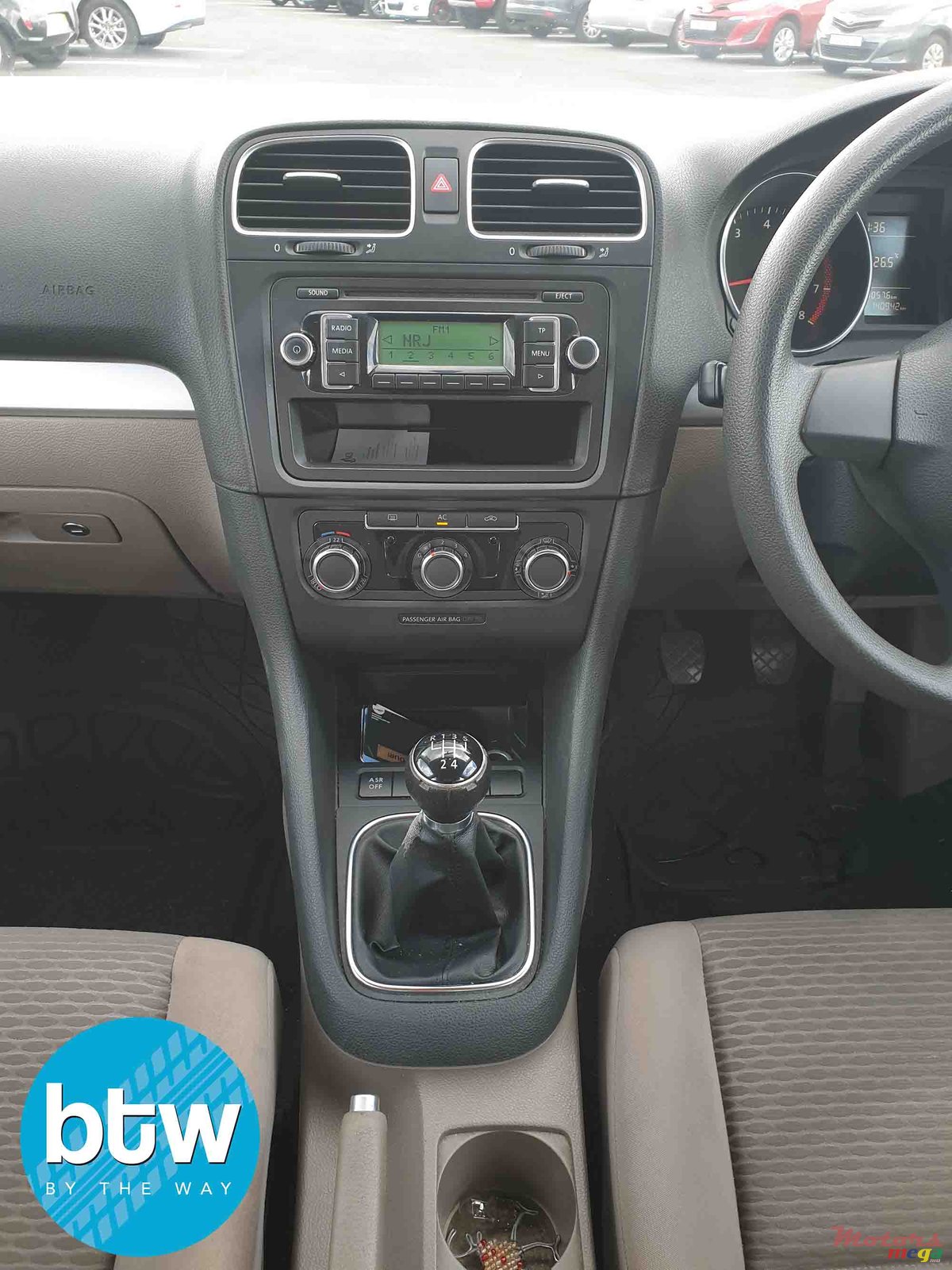 2009' Volkswagen Golf photo #5