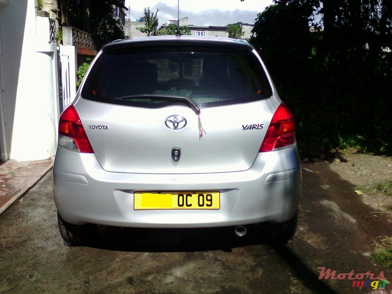 2009' Toyota Yaris photo #5