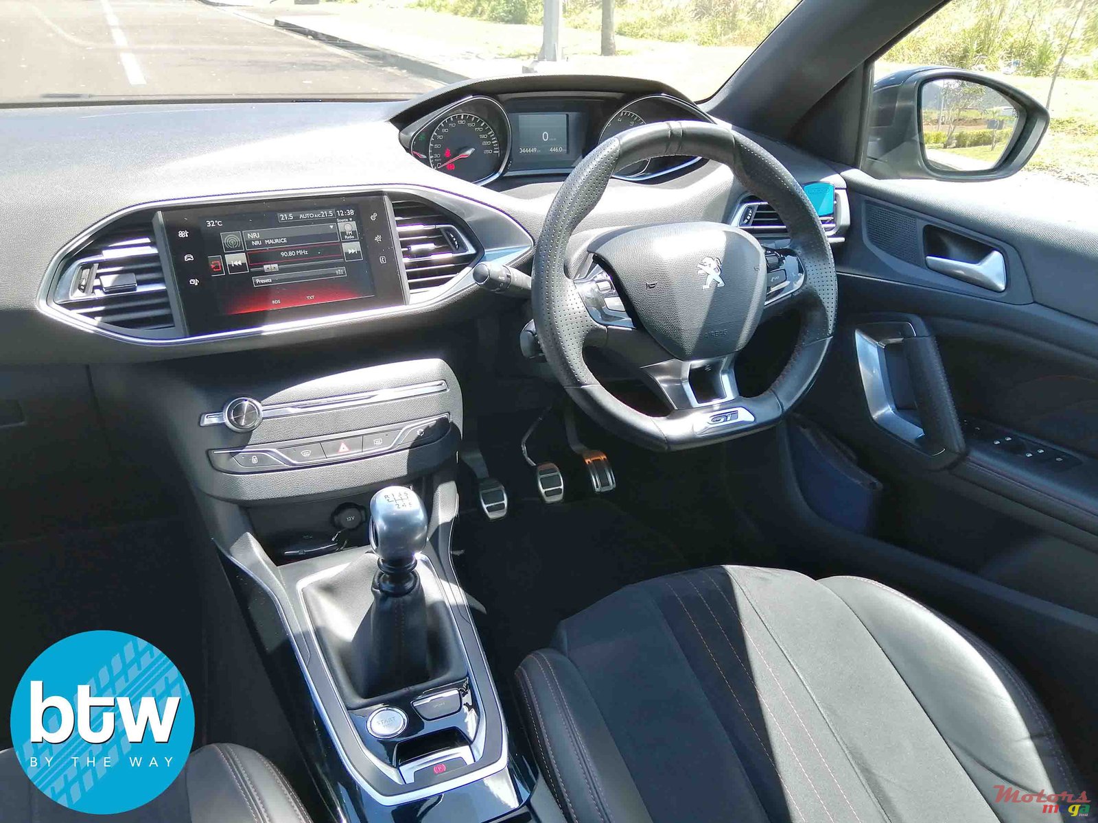 2017' Peugeot 308 GT photo #6