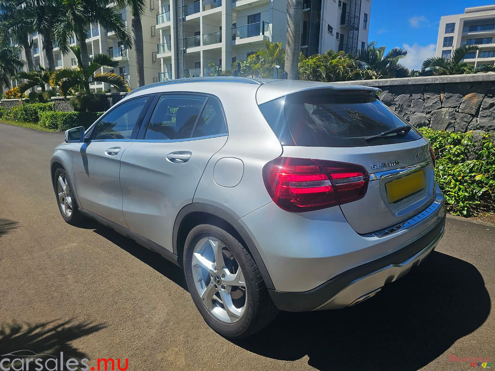 2019' Mercedes-Benz GLA 180 Urban 1.6 photo #3