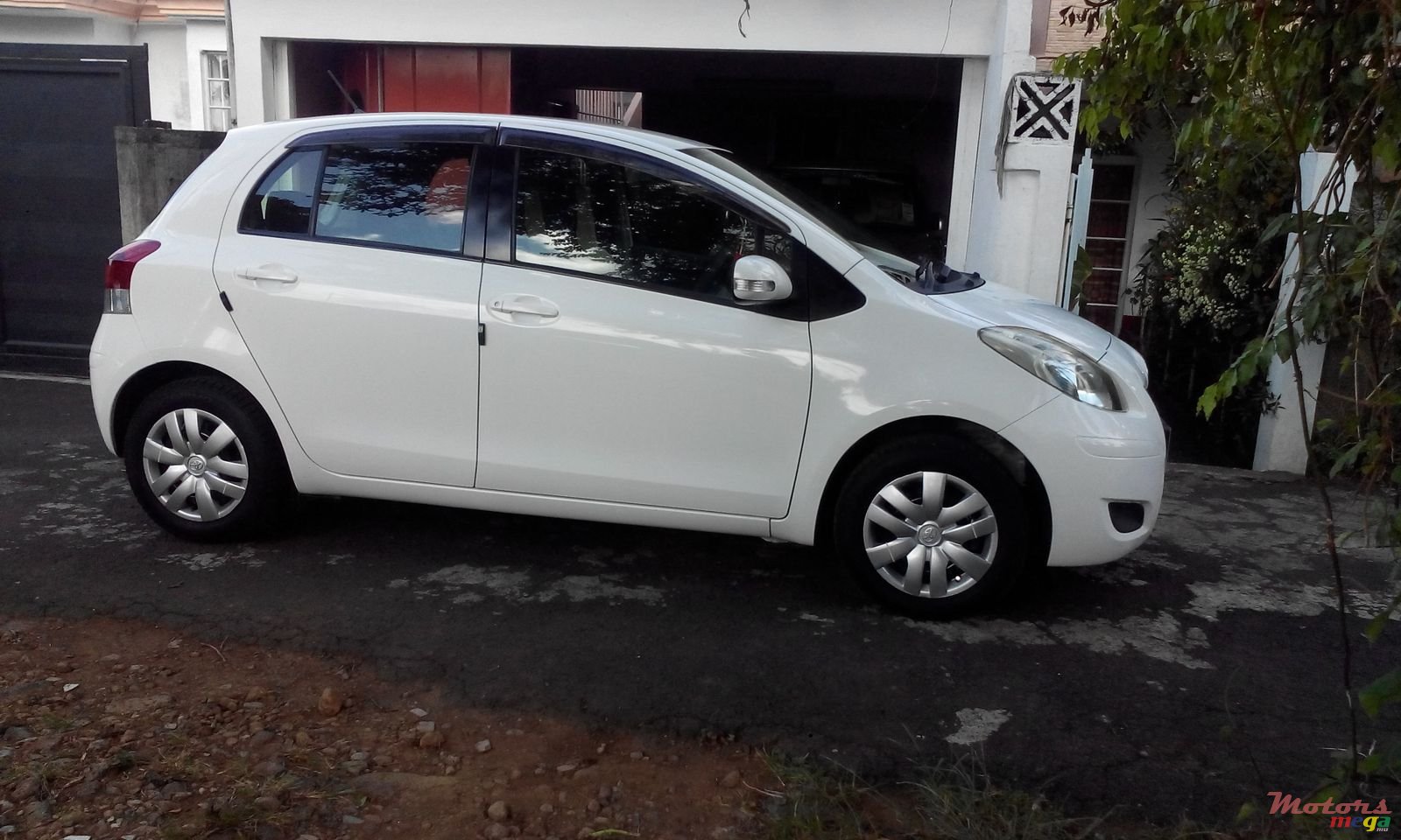 2010' Toyota Vitz photo #4