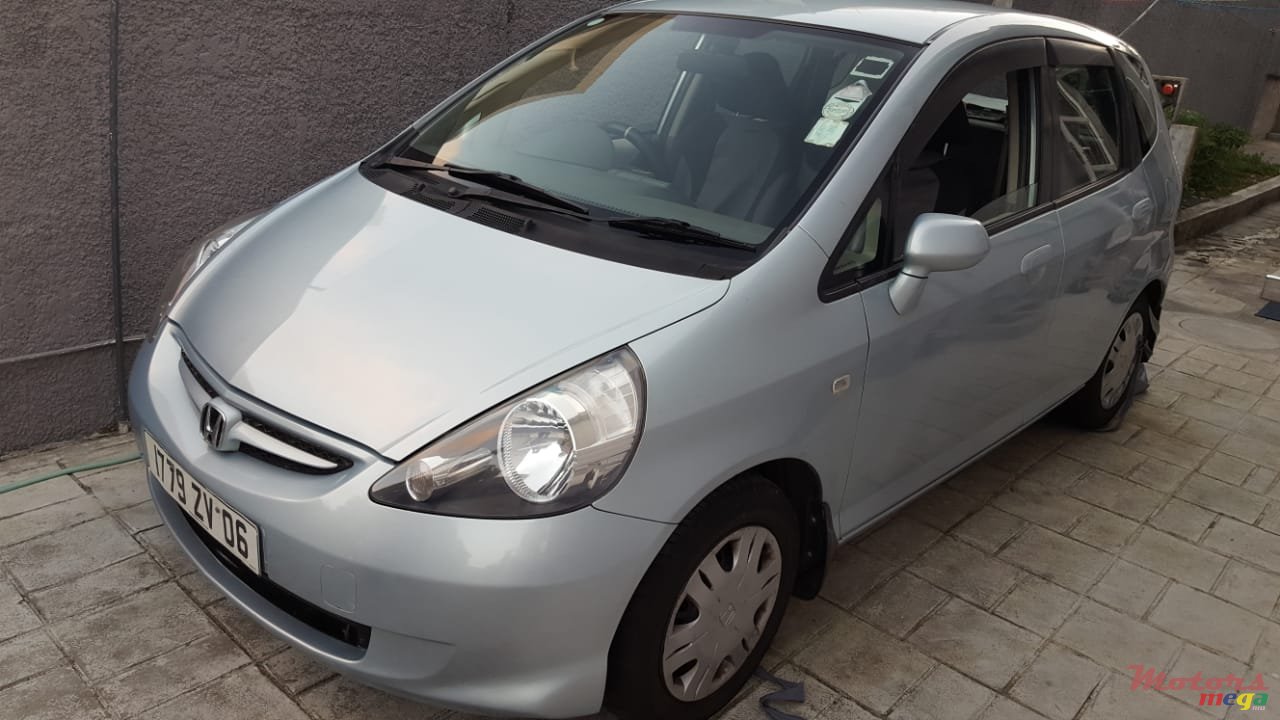 2006' Honda Fit photo #1