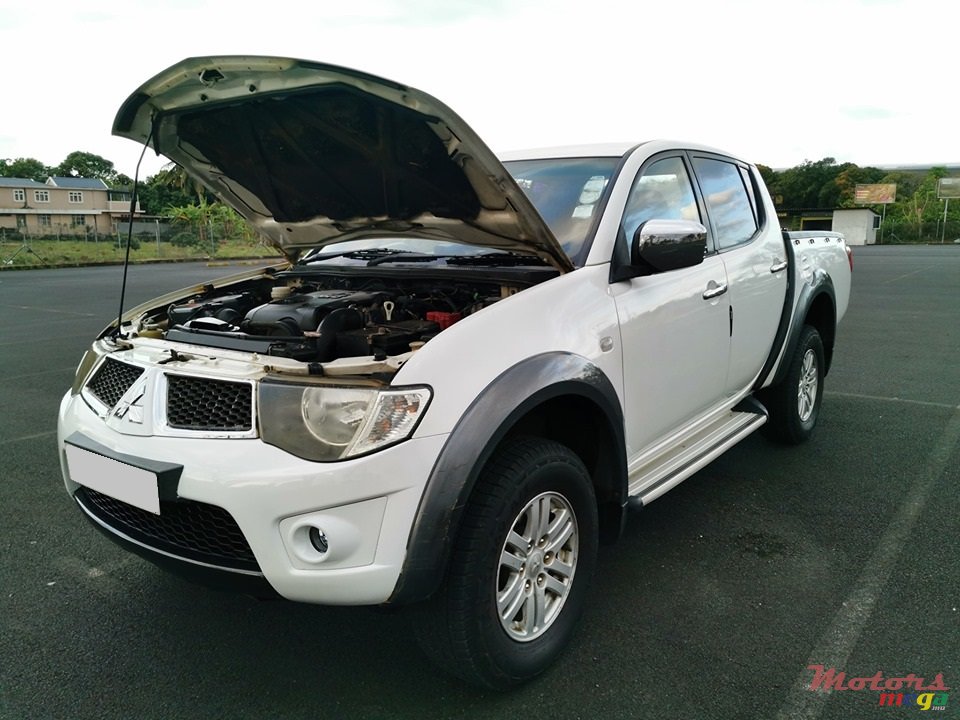 2010' Mitsubishi Sportero photo #5