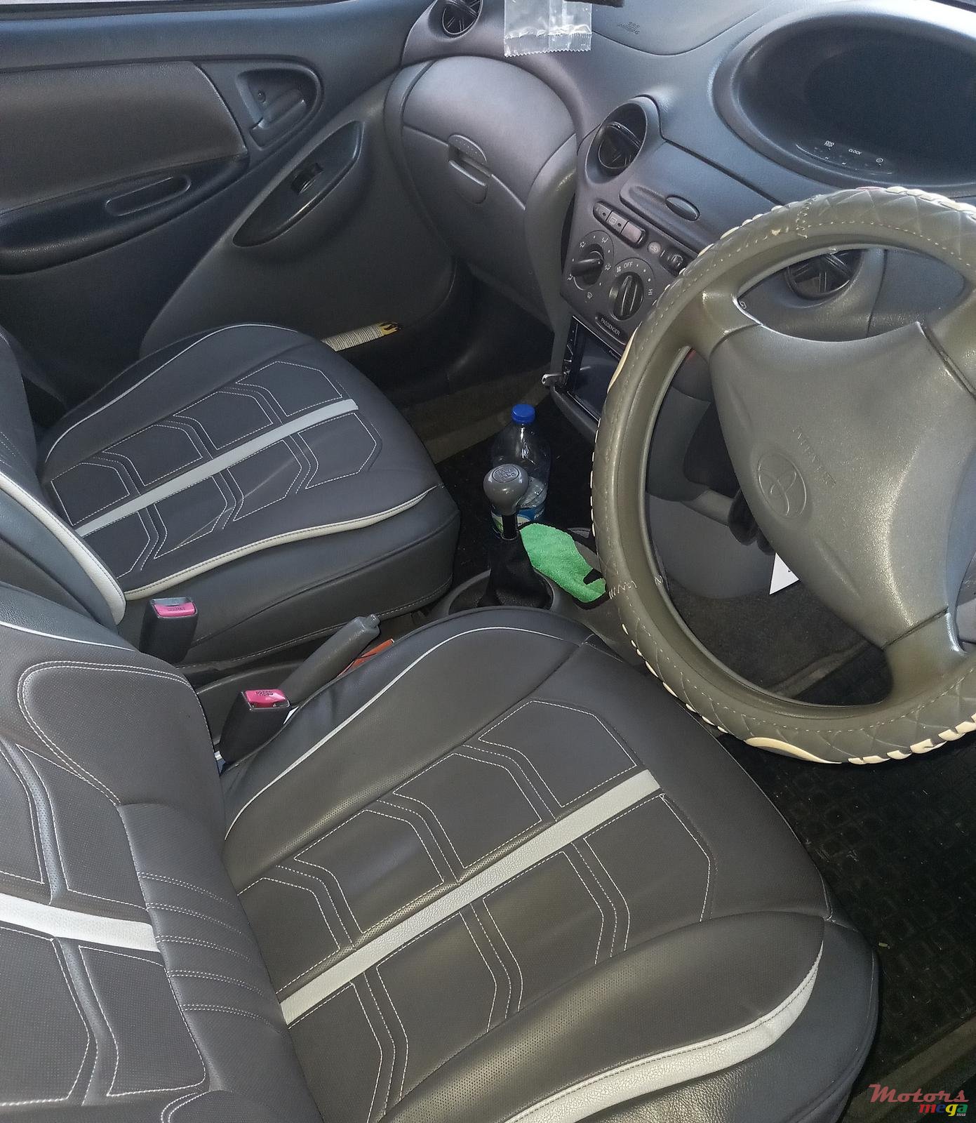 1999' Toyota Vitz photo #4