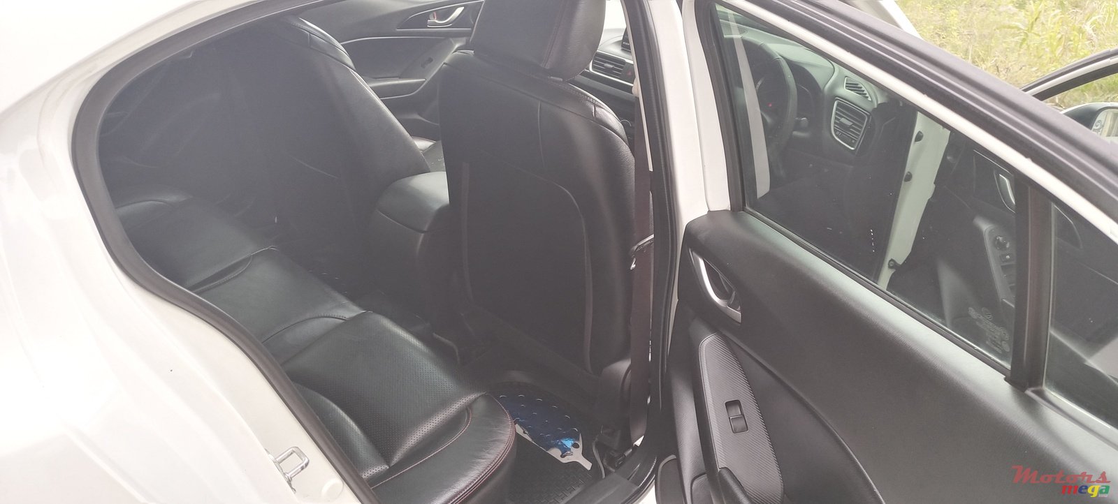 2015' Mazda Mazda3 SKYACTIV photo #5