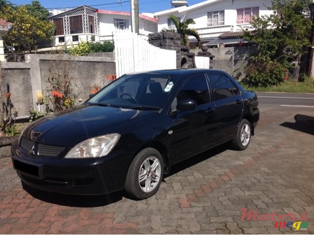 2011' Mitsubishi Lancer photo #1