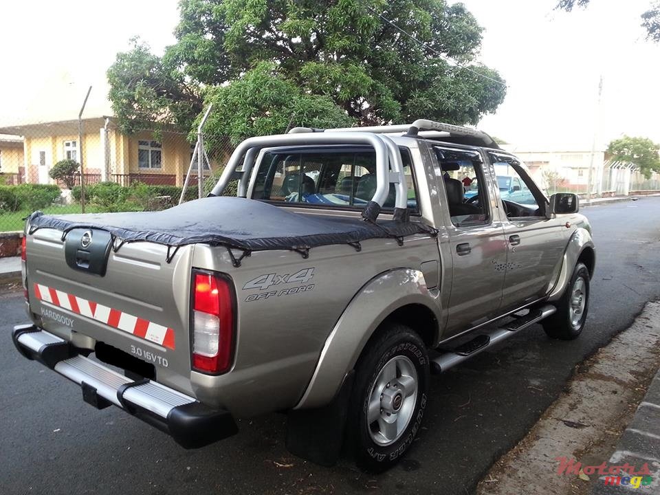 2005' Nissan photo #3