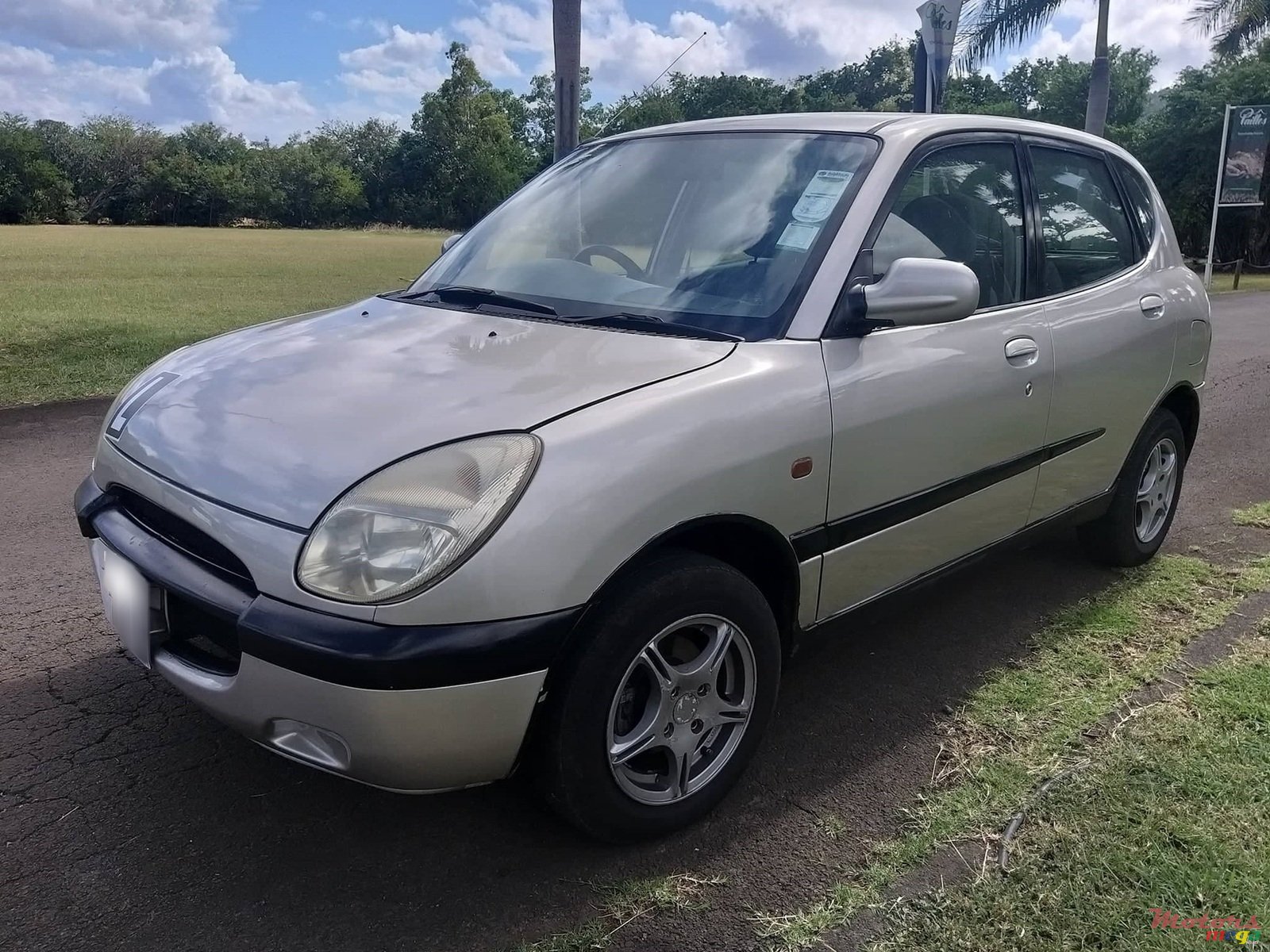 2001' Toyota Duet photo #1