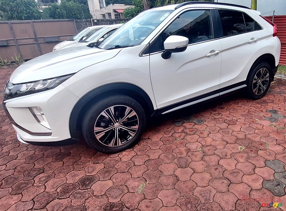 2019' Mitsubishi Eclipse Cross photo #3