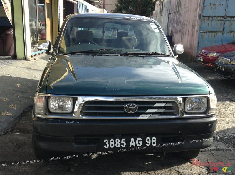 1998' Toyota Hilux photo #1
